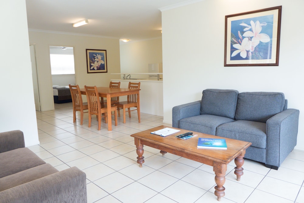 Cairns Queenslander 23/39