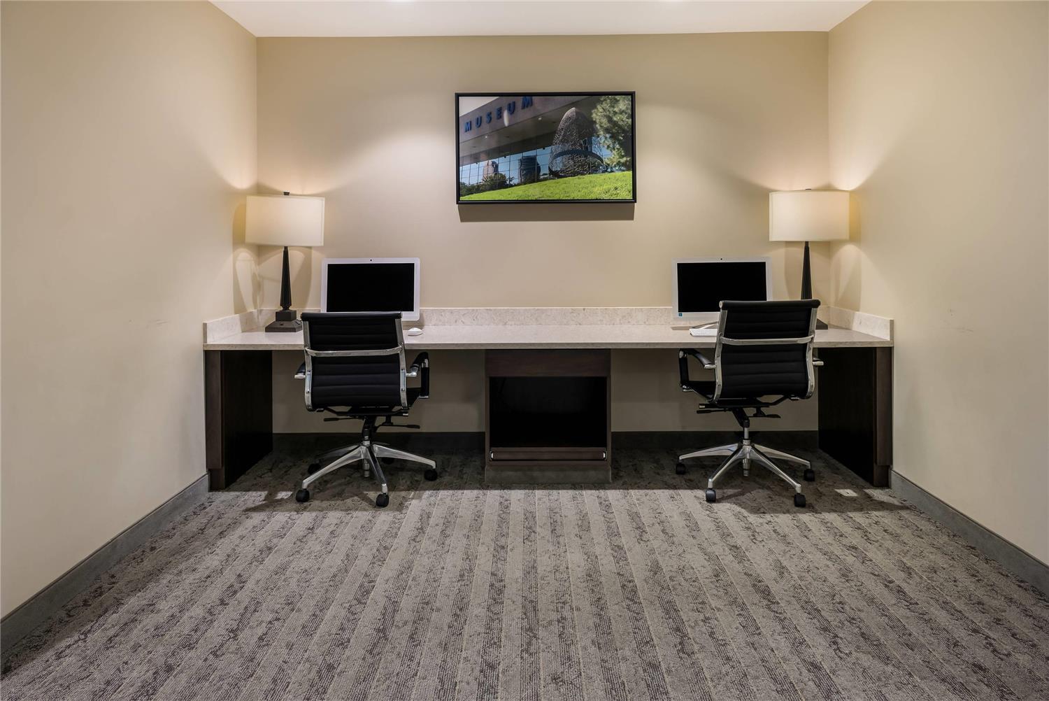 Country Inn & Suites by Radisson, Grandville-Grand Rapids West, MI 17/19