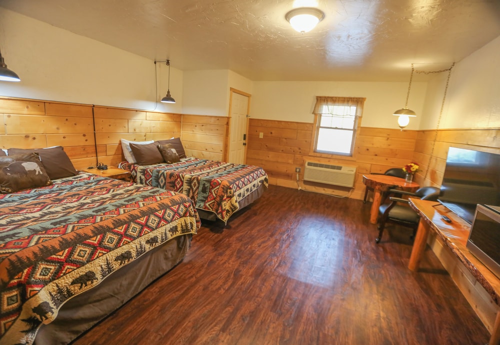 Chinook Winds Motel 28/76