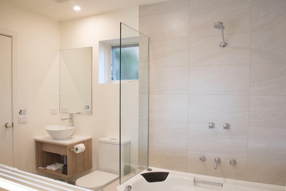 Boathouse Resort Studios & Suites 69/69