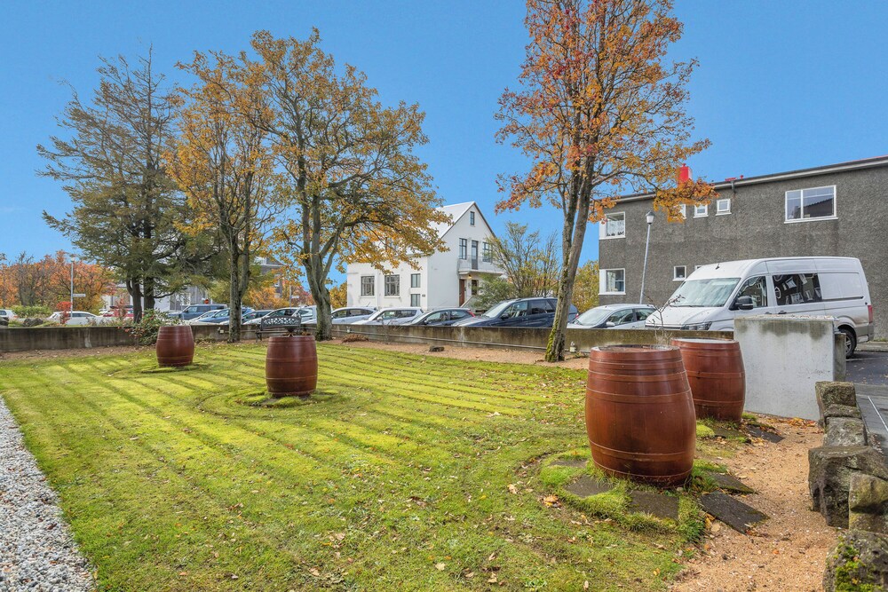 FREYJA GUESTHOUSE & SUITES 43/47
