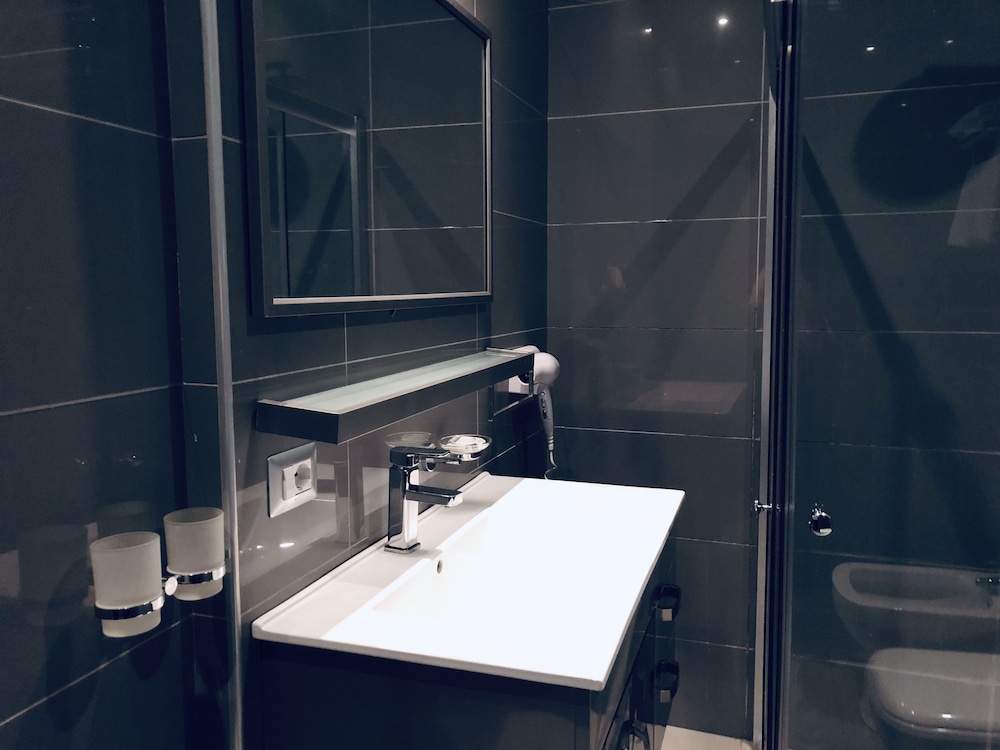 Kompleksi Arifi Hotel 49/50