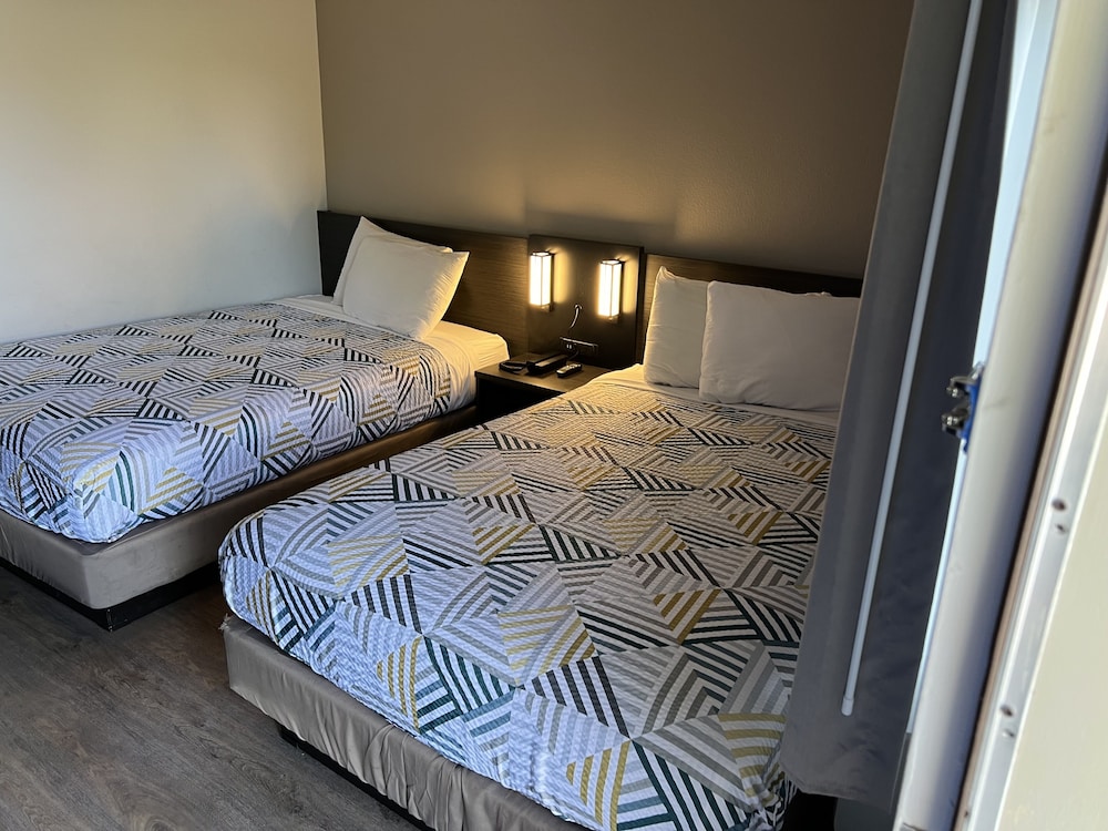 Motel6 Arcata, CA – Cal Poly Humboldt 40/60