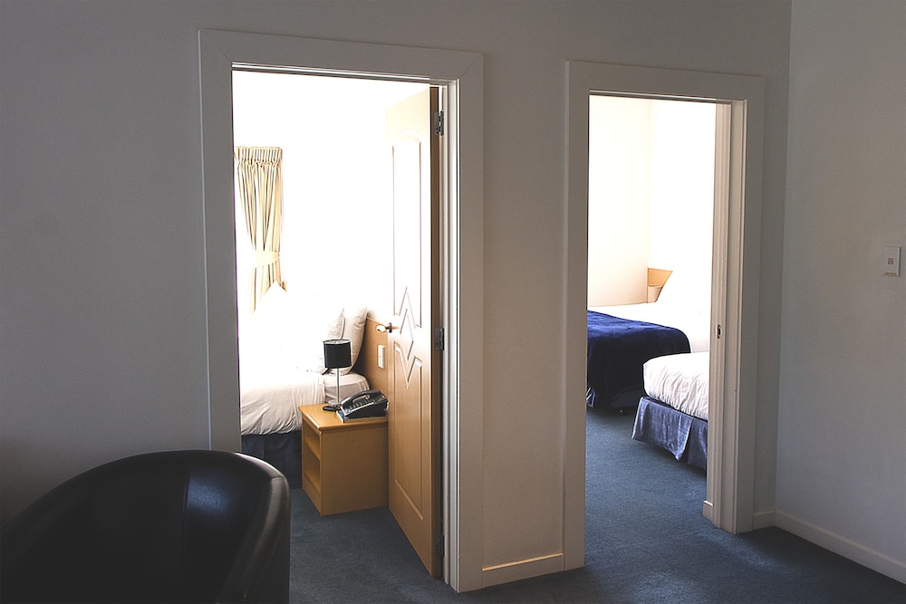 Saxton Lodge 16/39