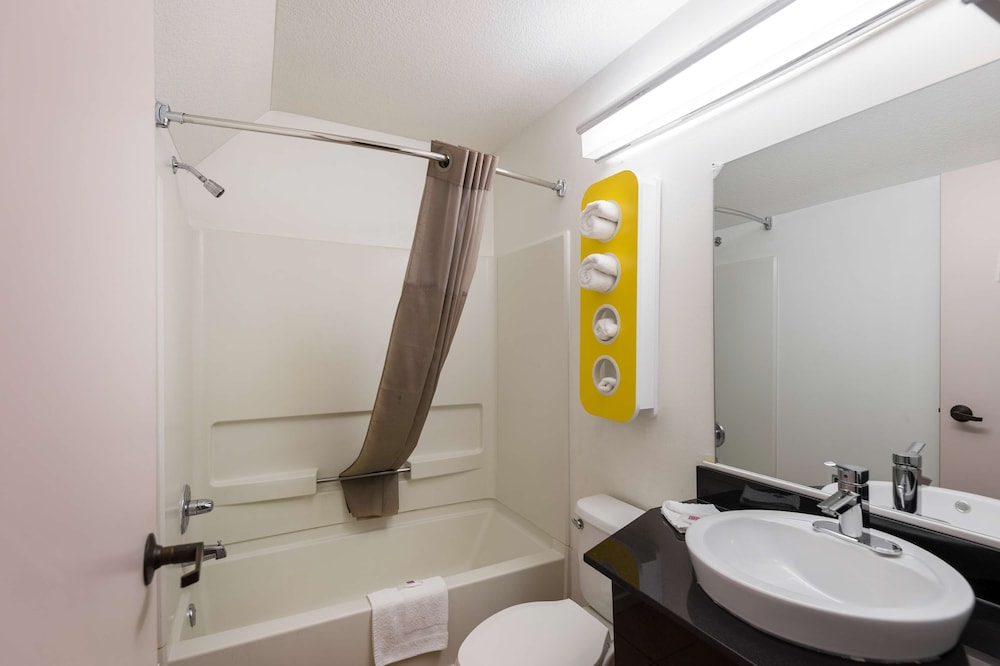 Motel6 Olathe, KS 47/49