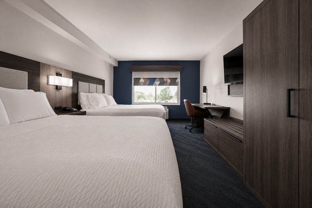 Holiday Inn Express Hotel Suites Niagara Falls 33/75