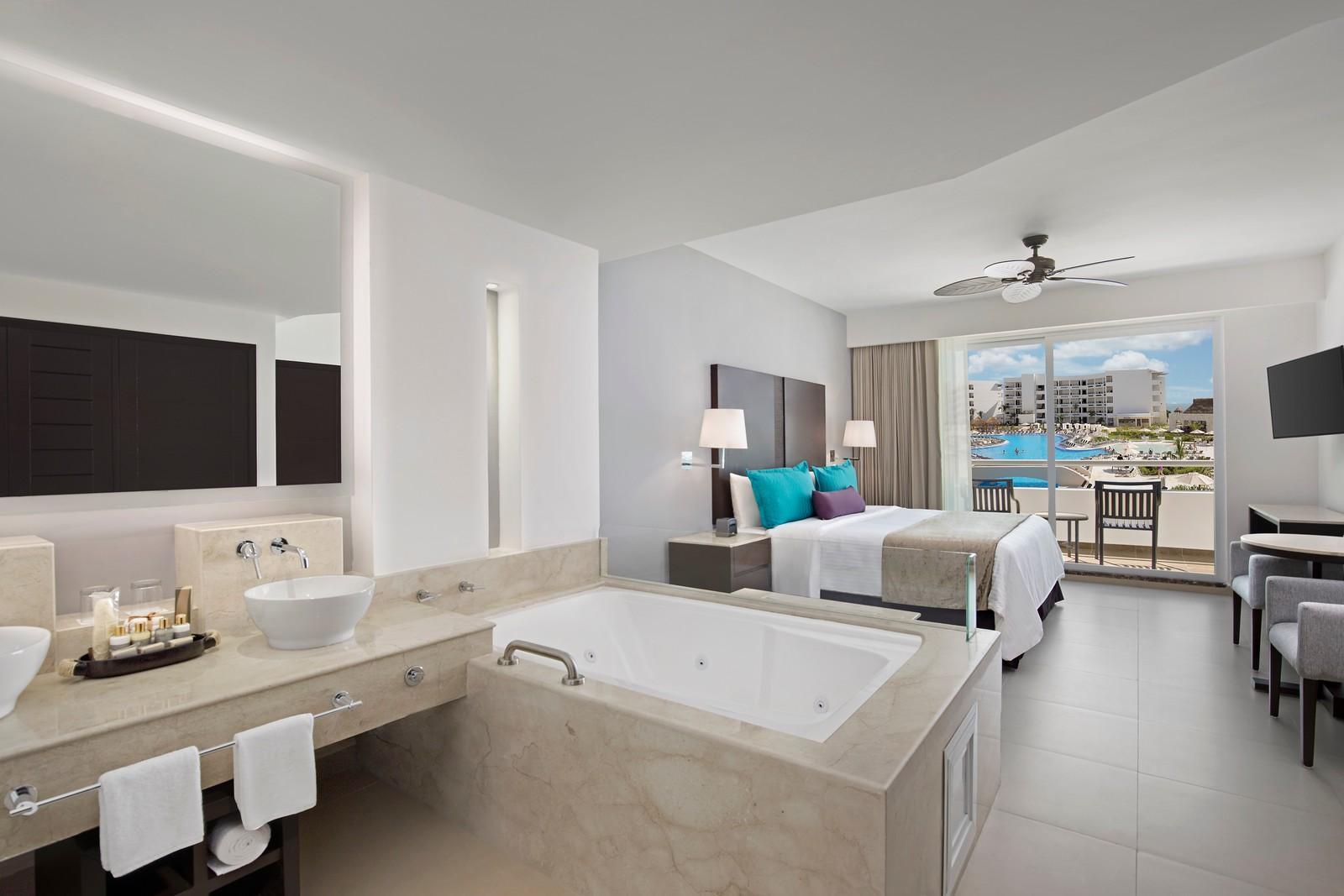 Suite, Hot Tub