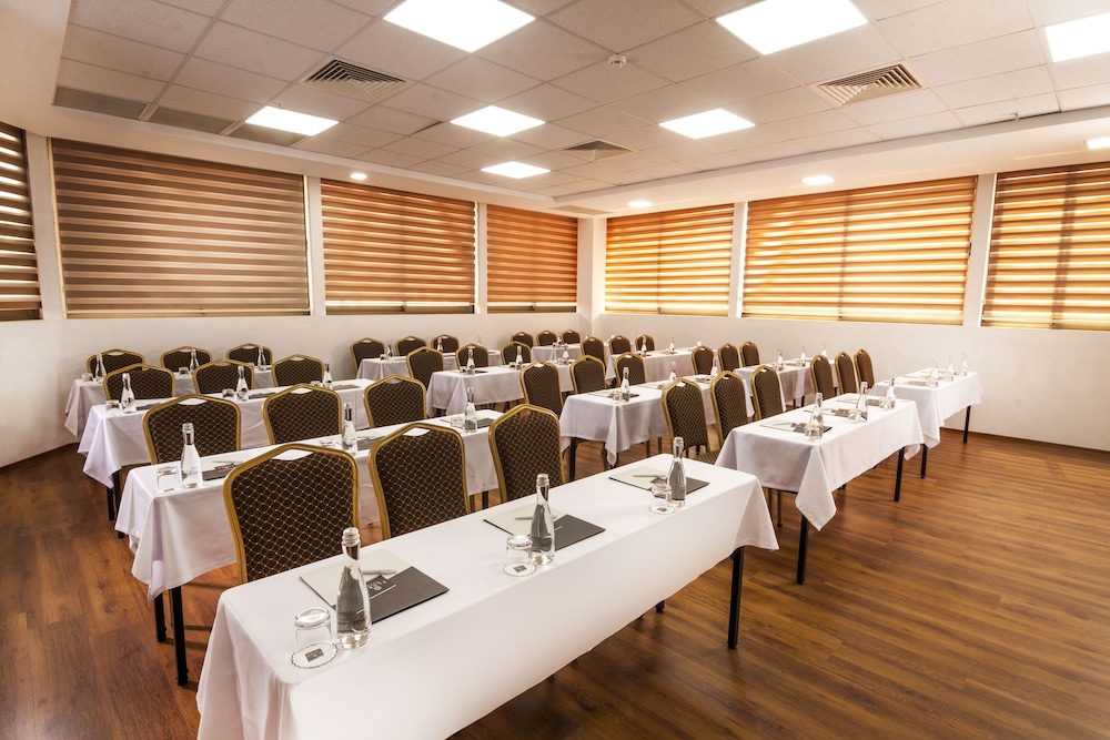 Majura Hotel 47/50