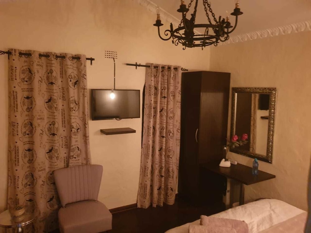 Airport Tower Lodge 28/47