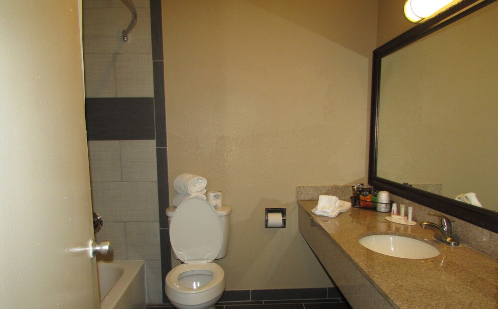 Super 8 By Wyndham Kingsville 18/47