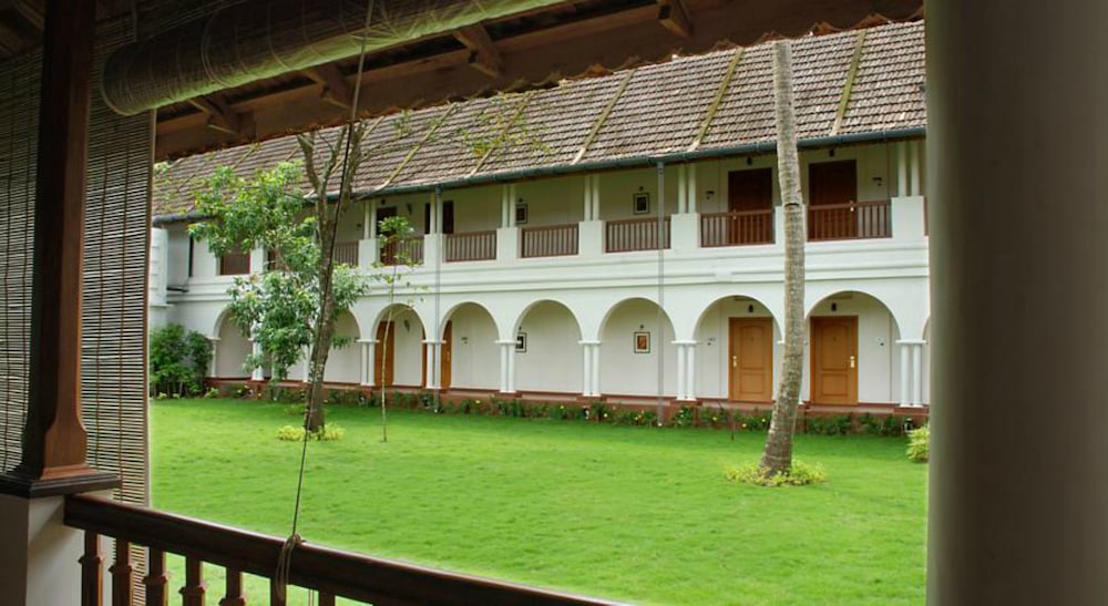 Lemon Tree Vembanad Lake Resort Muhamma 25/31