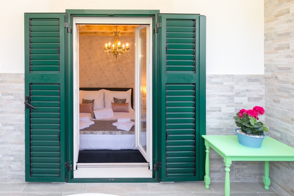 Le Monde Luxury Accommodation 63/63