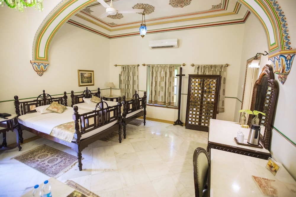 ALSISAR HAVELI 42/73