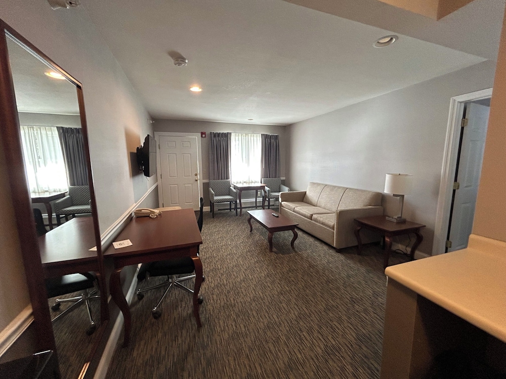 Golden Gables Inn Dazzler Select by Wyndham 37/60