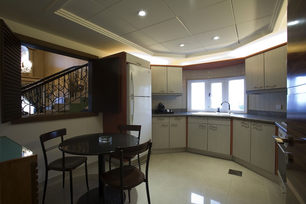Lahoya Suites 32/50