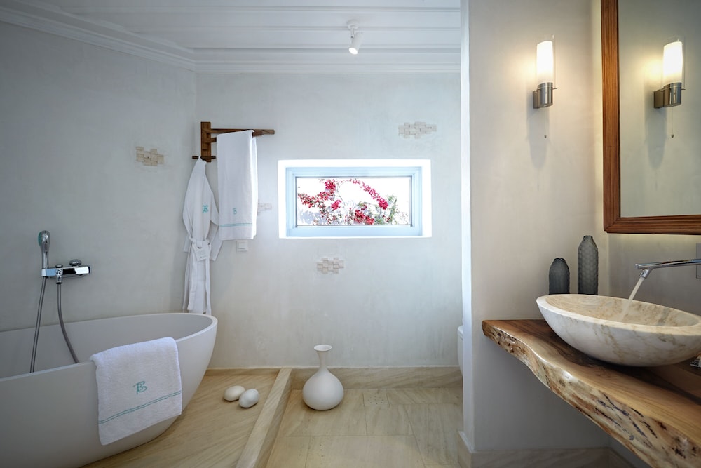 Belvedere Waterfront Villa and Suites 48/49