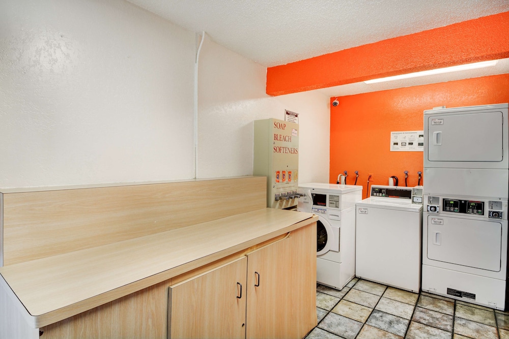 Motel6 Southington, CT - Hartford 10/43