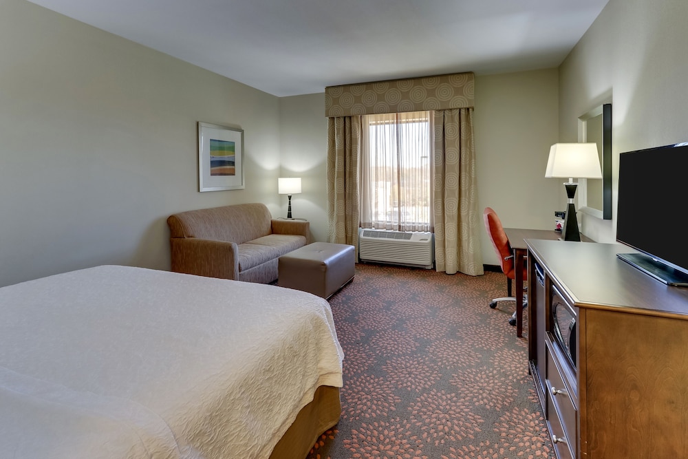 Hampton Inn & Suites Hartsville 32/76
