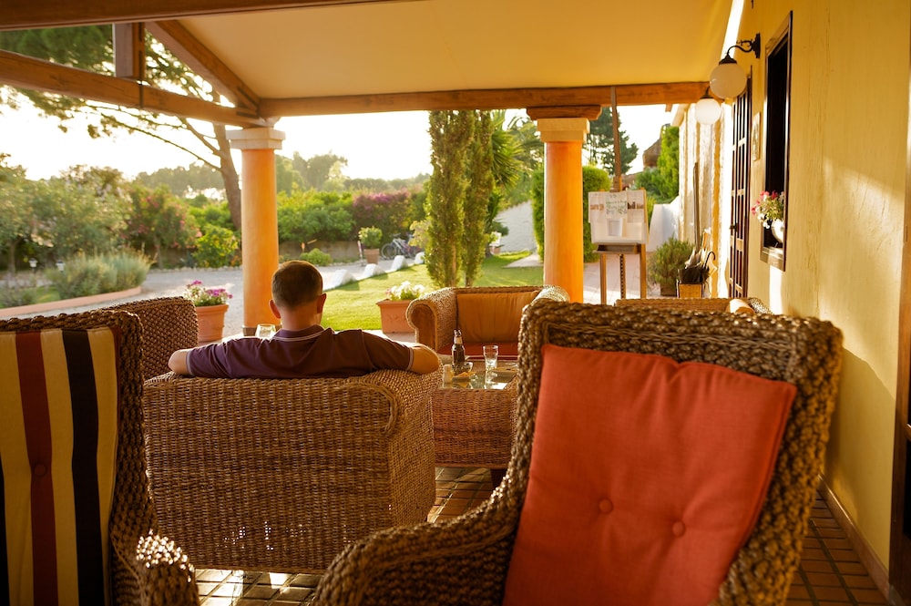 IS BENAS COUNTRY LODGE 44/63