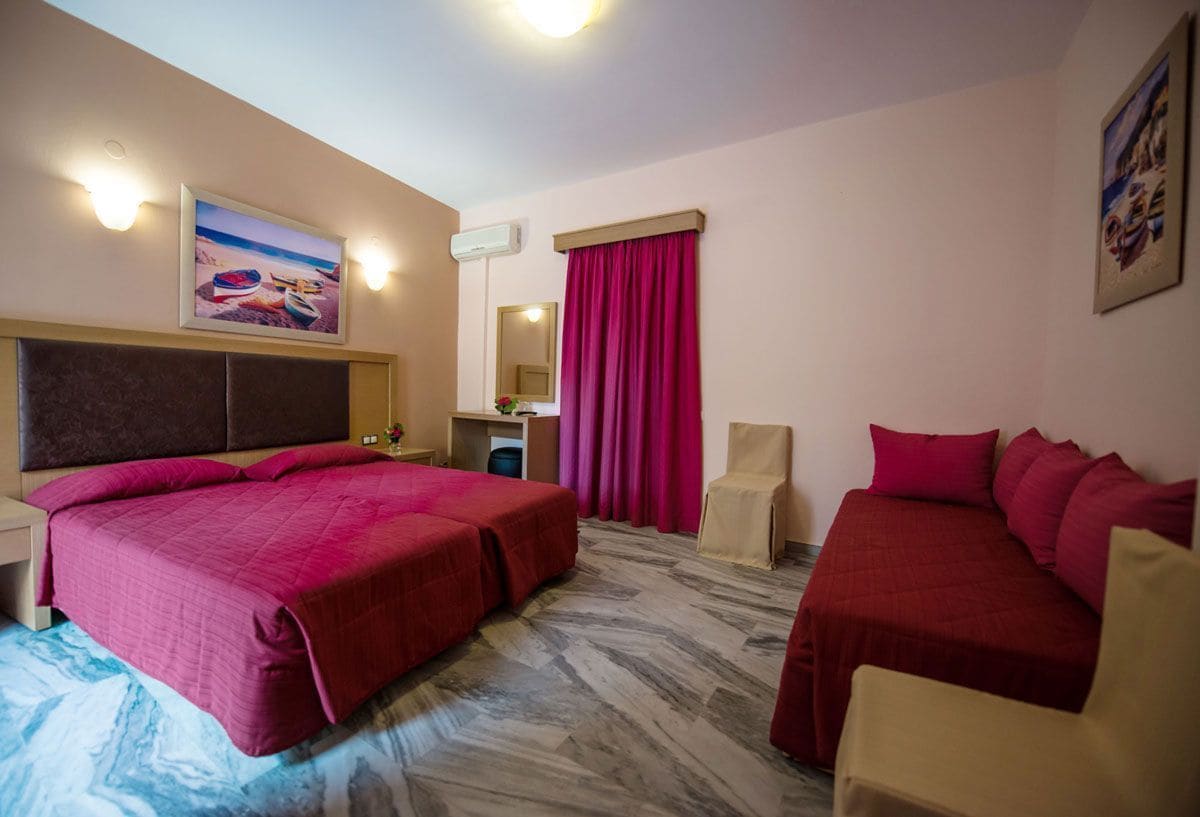 ROOM, QUADRUPLE