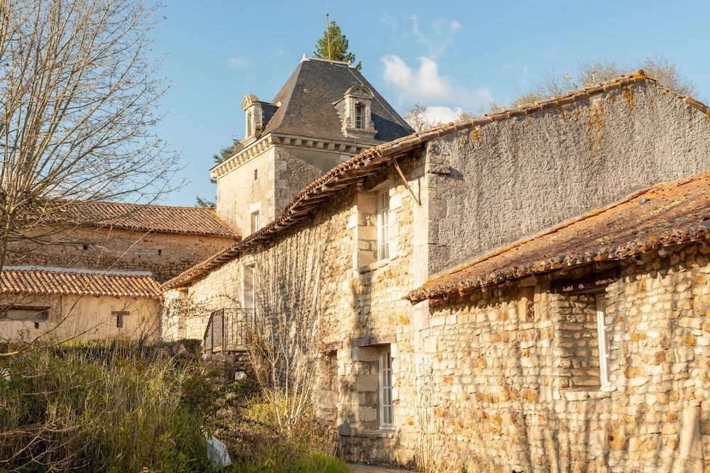 Chateau de Perigny, The Originals Relais 34/36