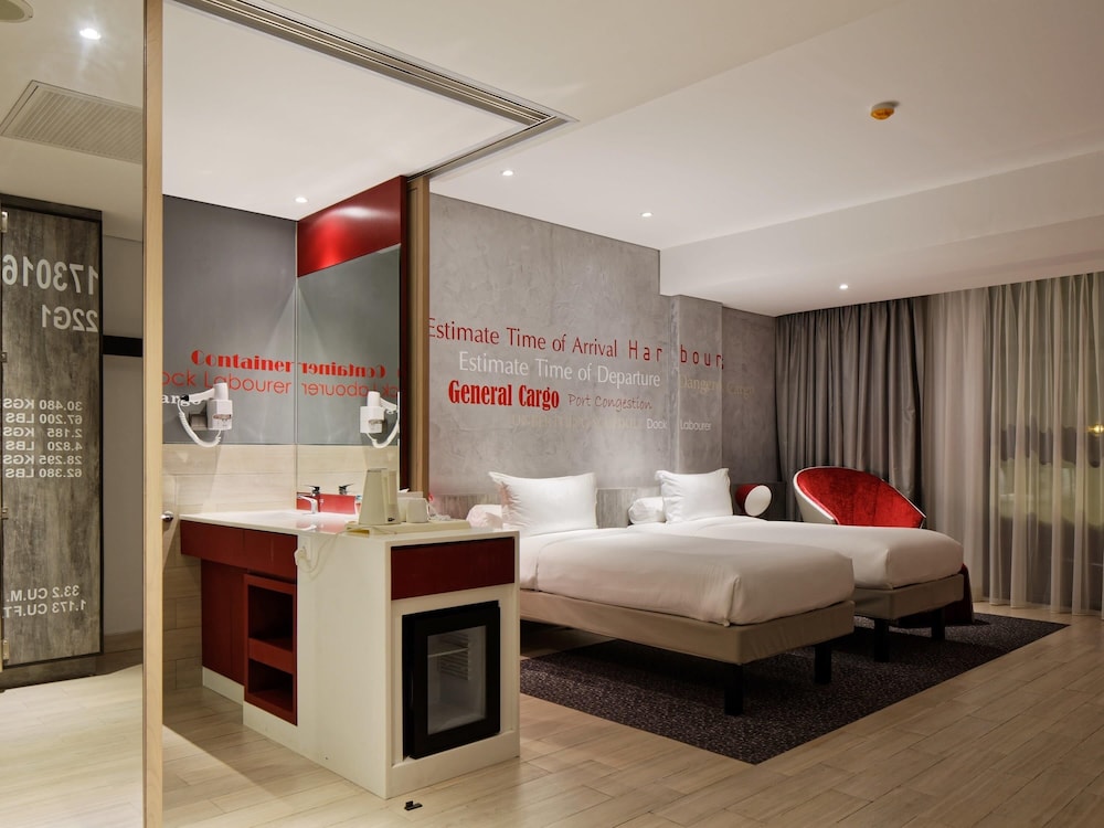 DELUXE, TWIN BEDS