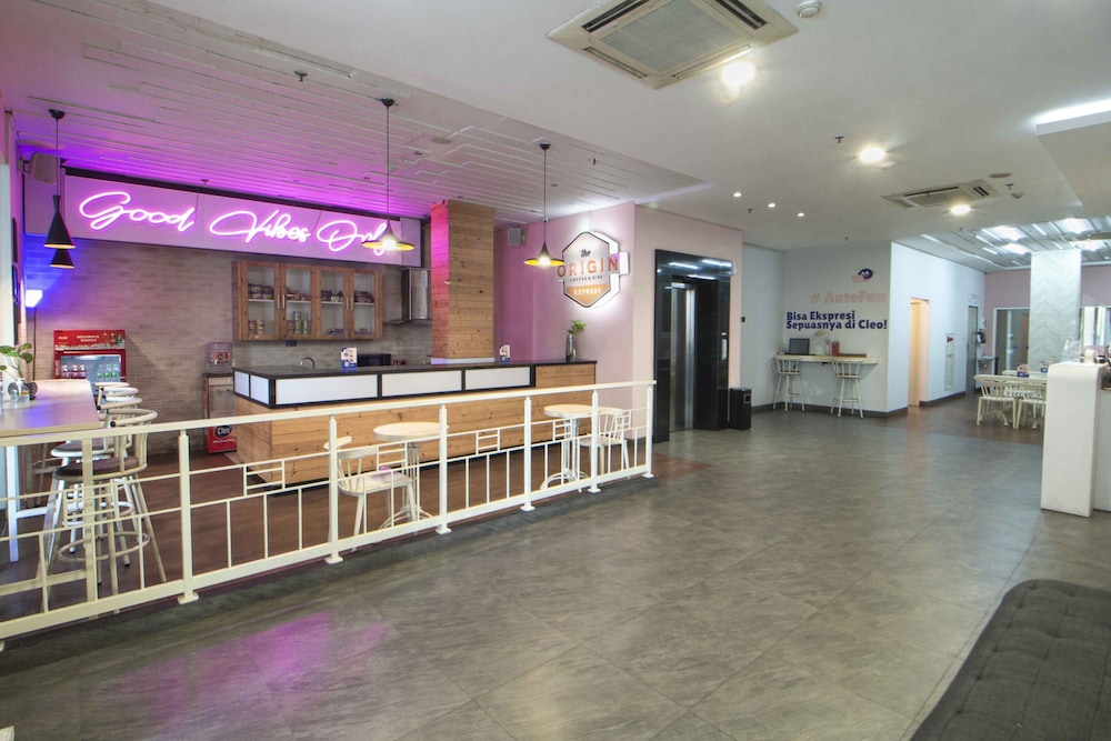 Cleo Hotel Basuki Rahmat 9/46