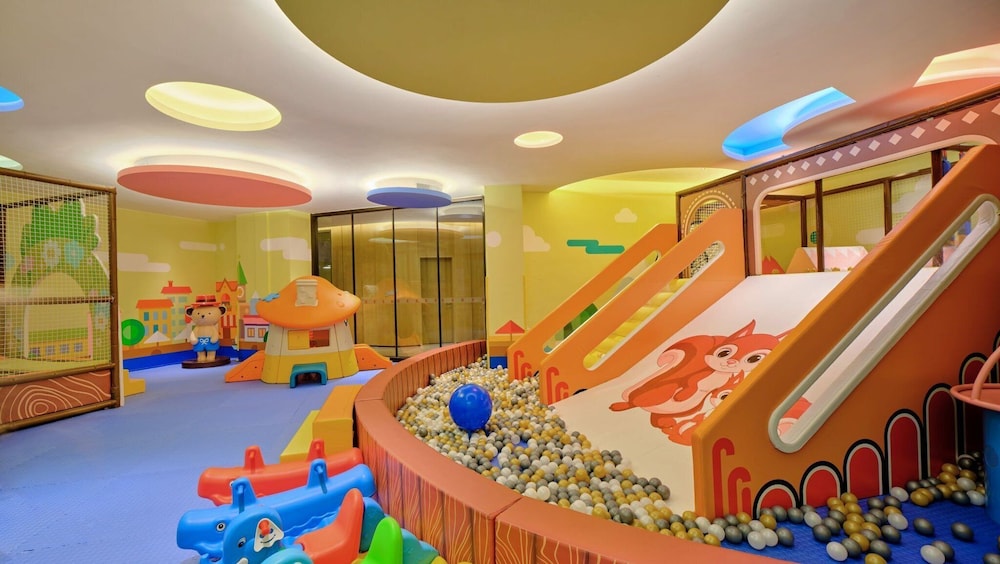 Hualuxe Suzhou Bay Hot Spring Resort 60/72