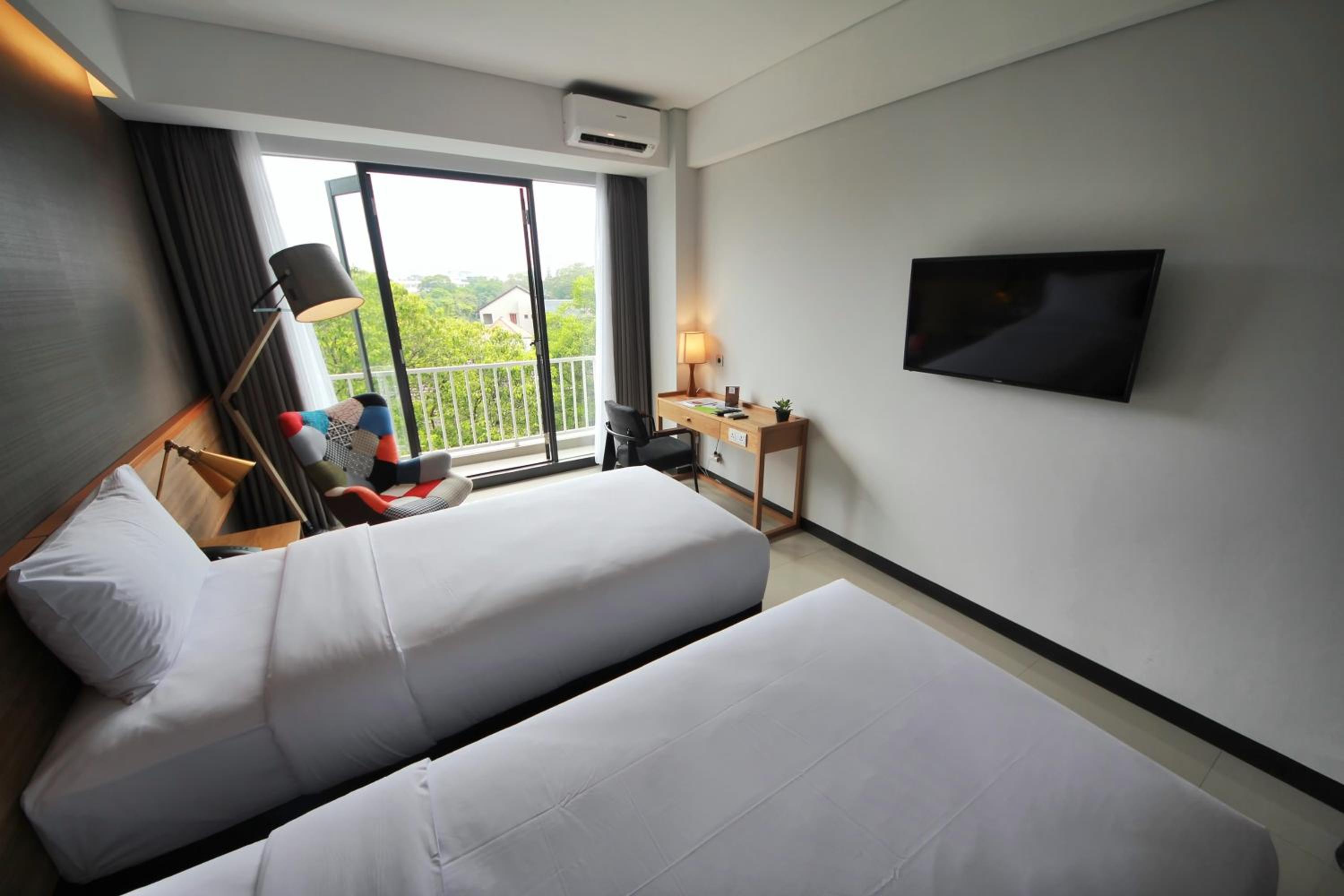 Hay, Single Bed