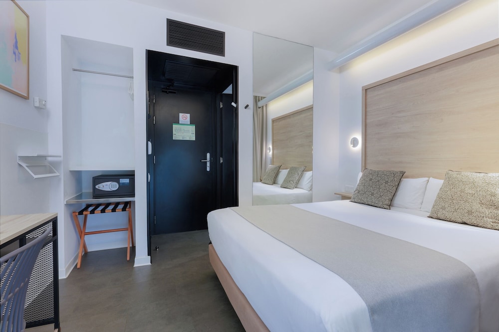 INTERIOR, SINGLE, DOUBLE BED