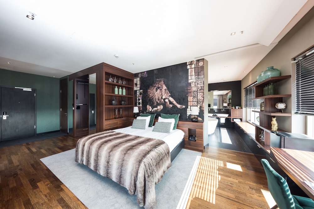 DESIGN, SUITE, PANORAMIC VIEW, JETTED TUB
