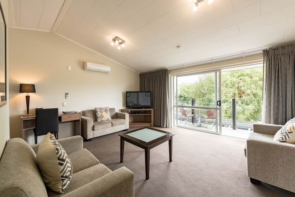 Suncourt Hotel 32/50