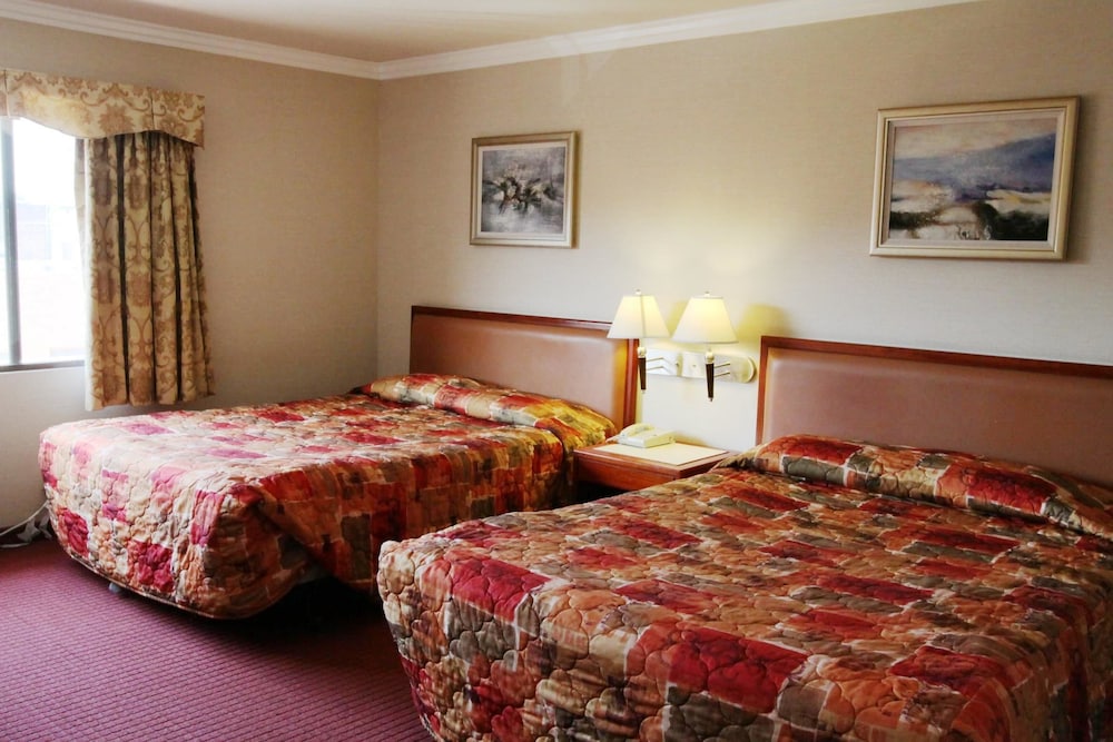 STANDARD, 2 QUEEN BEDS