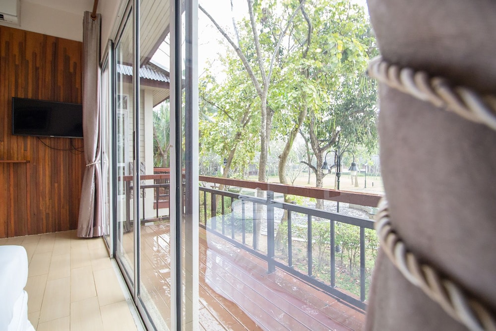 Baan Tai Had Resort and Water Sports 32/50