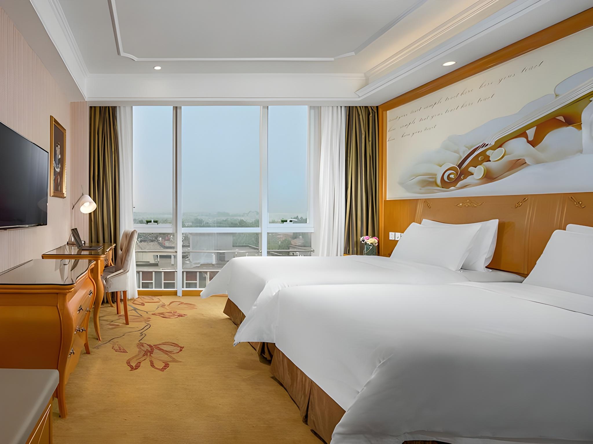 DELUXE, TWIN BEDS