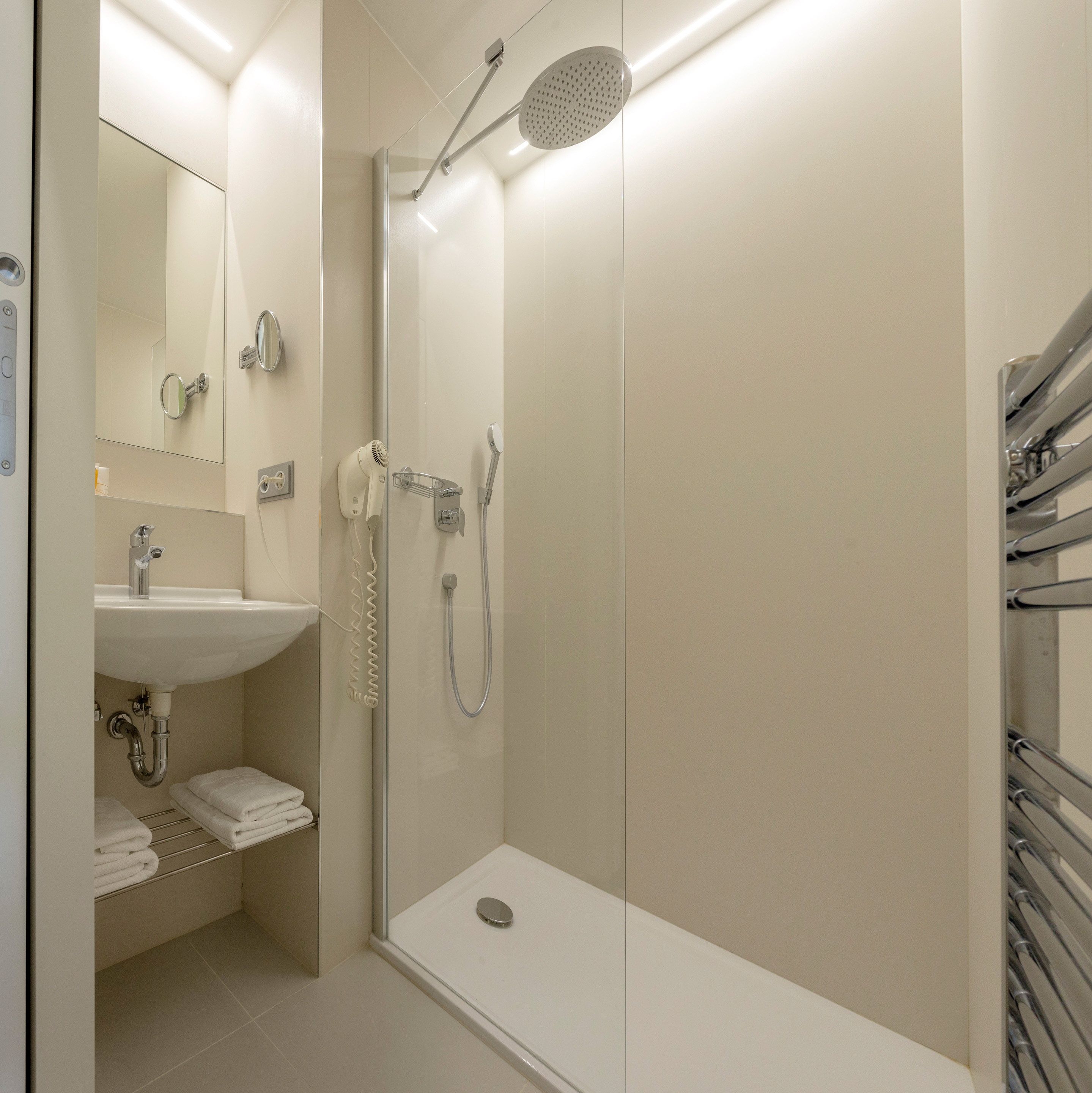 غرفة قياسية مفردة، Continental 5/10
