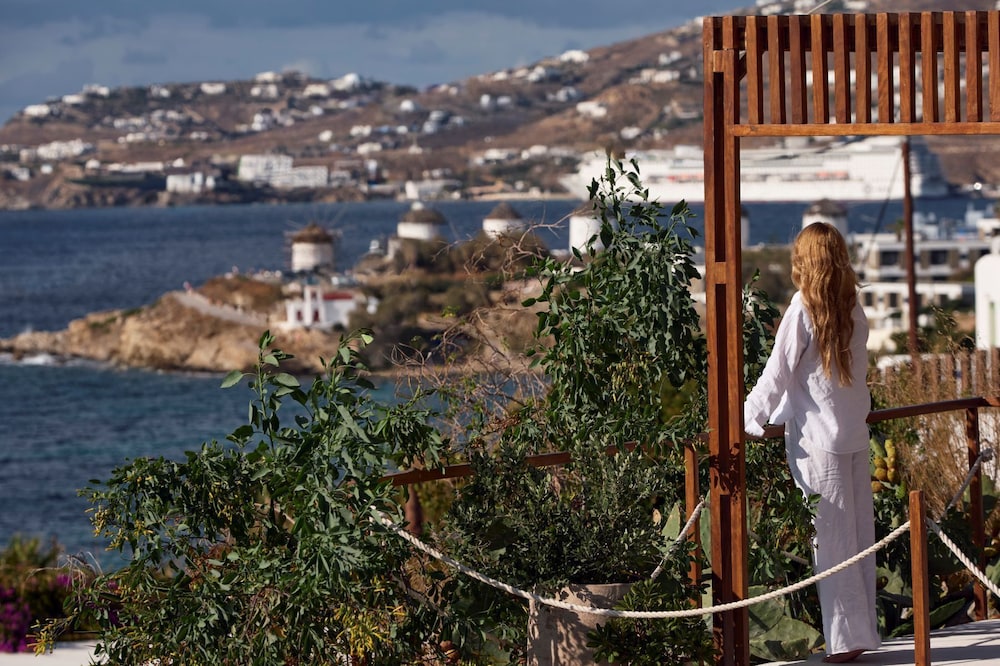 Mykonos Earth Suites 64/70