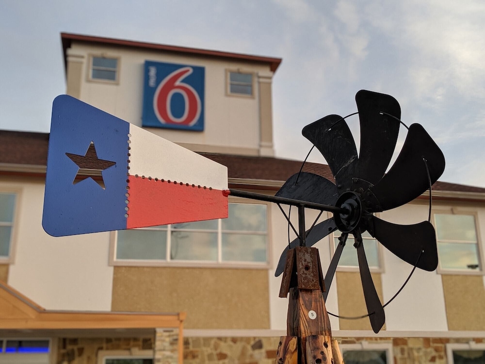 Motel6 Houston, TX - North 10/55
