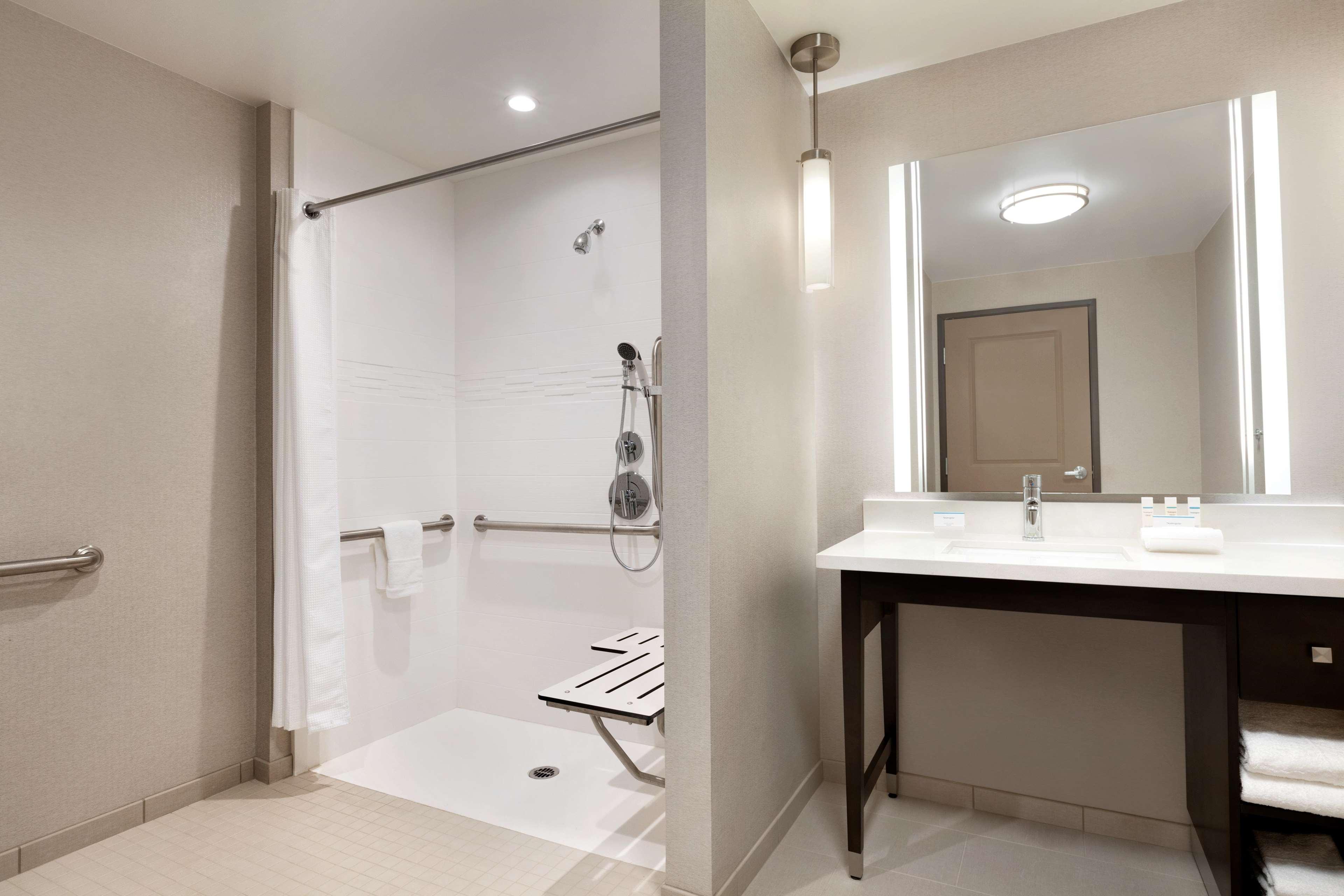 Room, 1 King or 2 Queen Beds