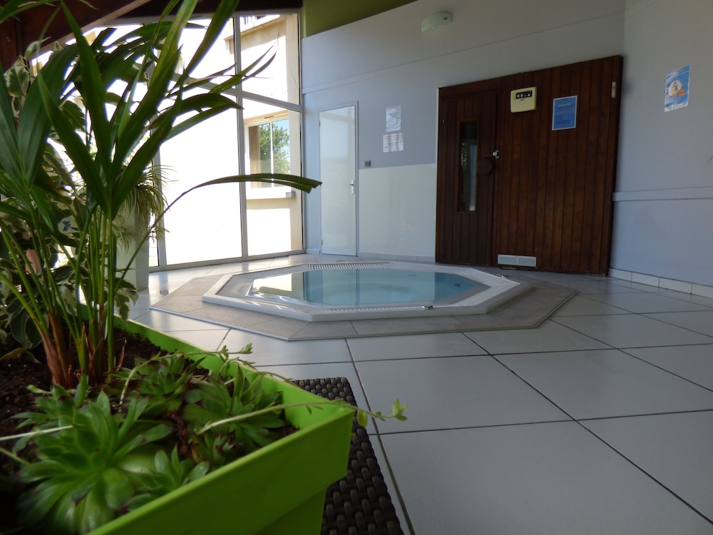 swimming pool spa