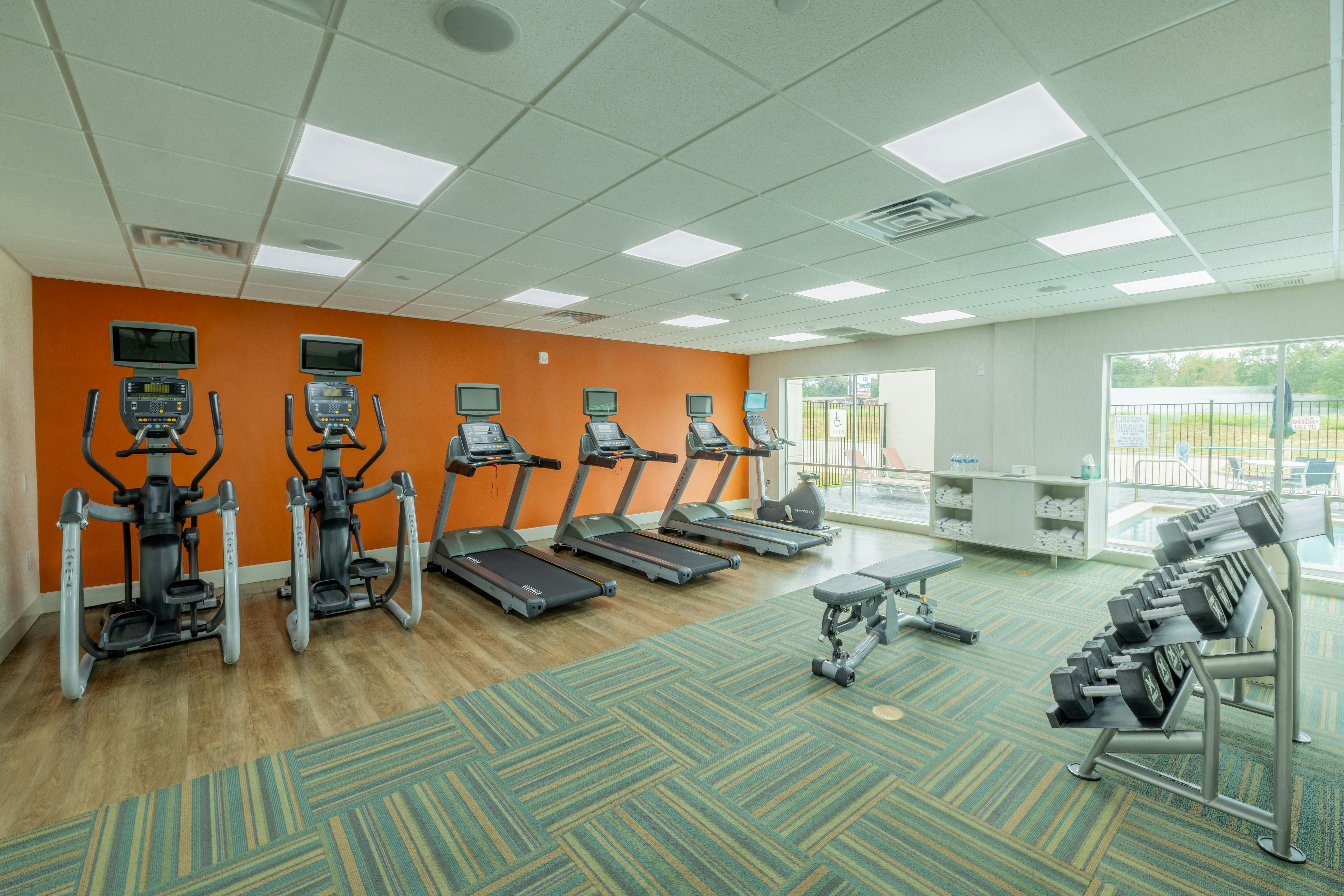 Holiday Inn Express Suites Lindale 37/68