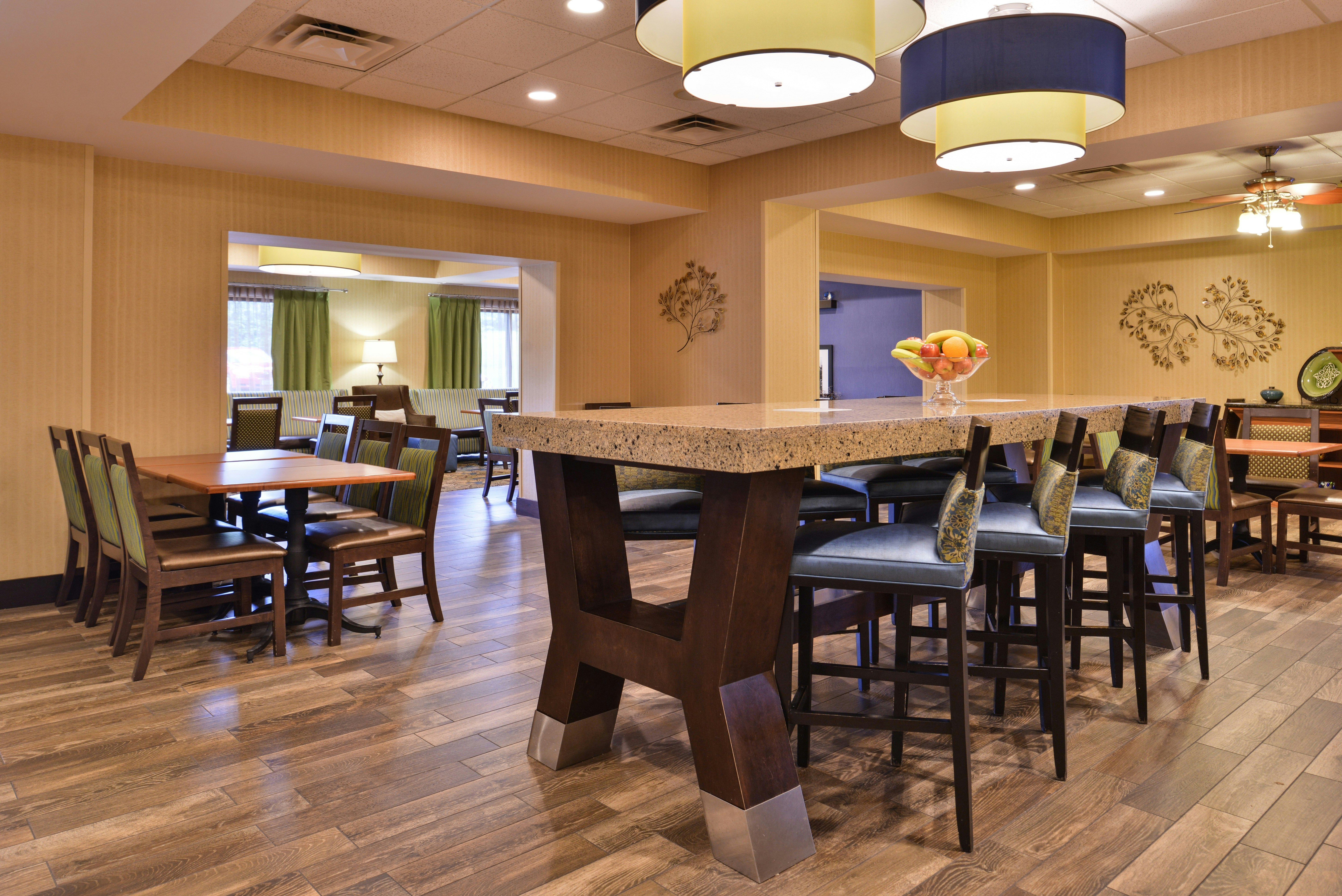 Hampton Inn Harrisonburg South 40/53