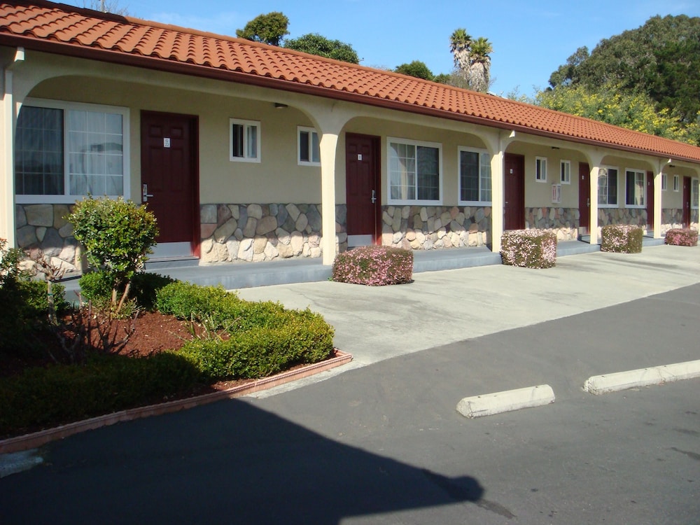 Travelers Inn 38/41