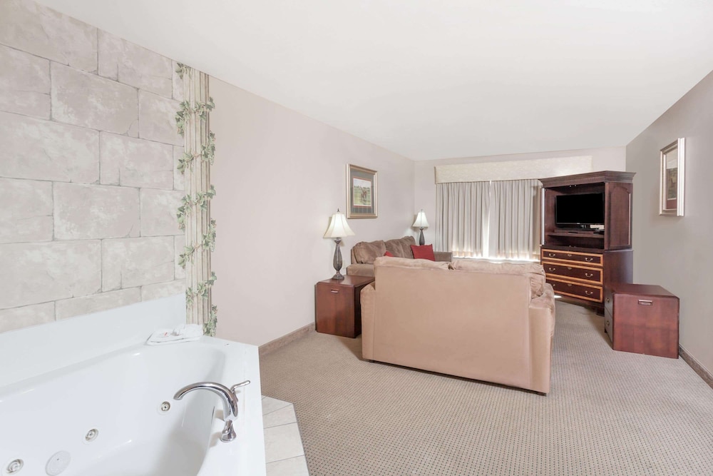 Comfort Inn and Suites Shelbyville KY 11/50