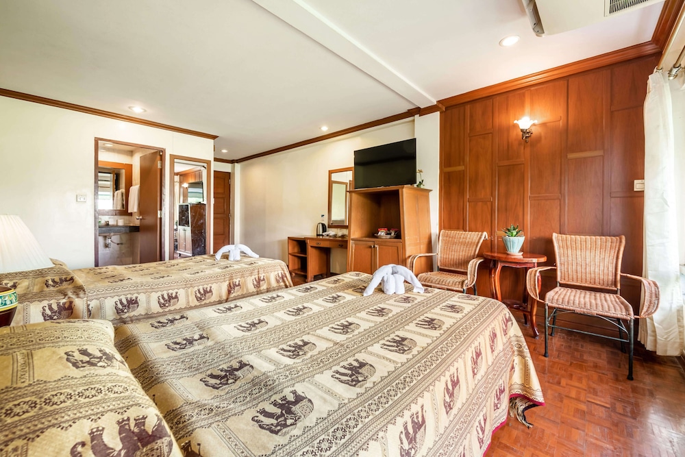 Royal Ivory Nana Hotel 12/36