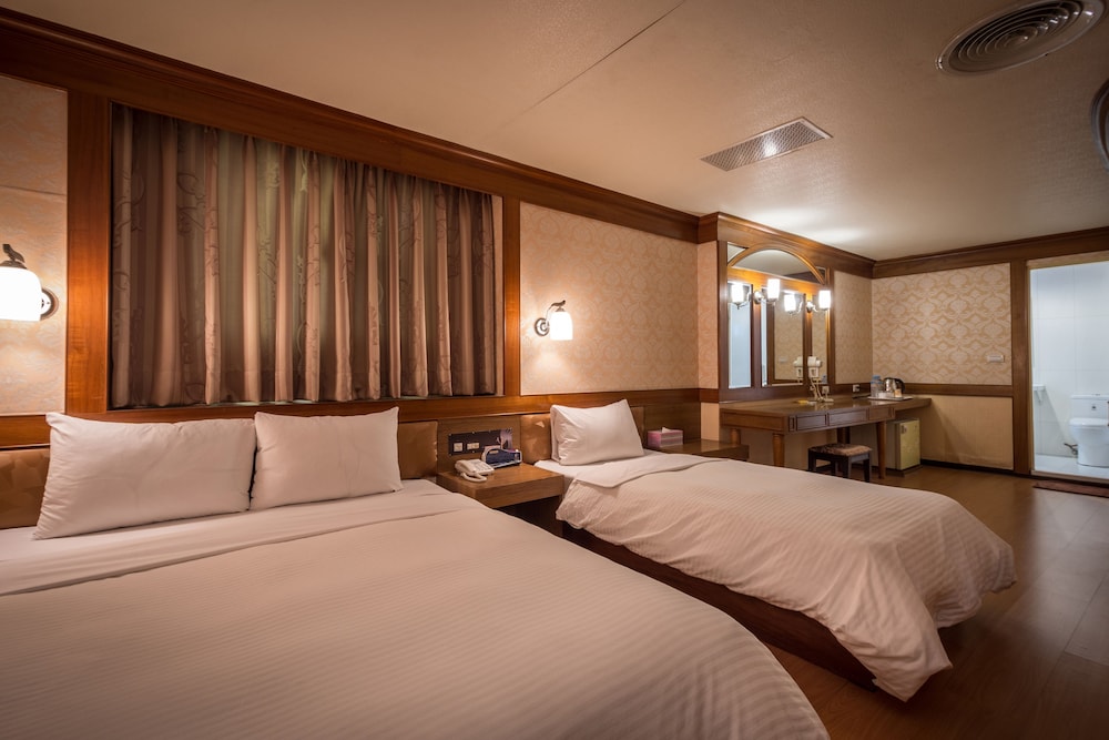 Golden Phoenix Hotel 18/43