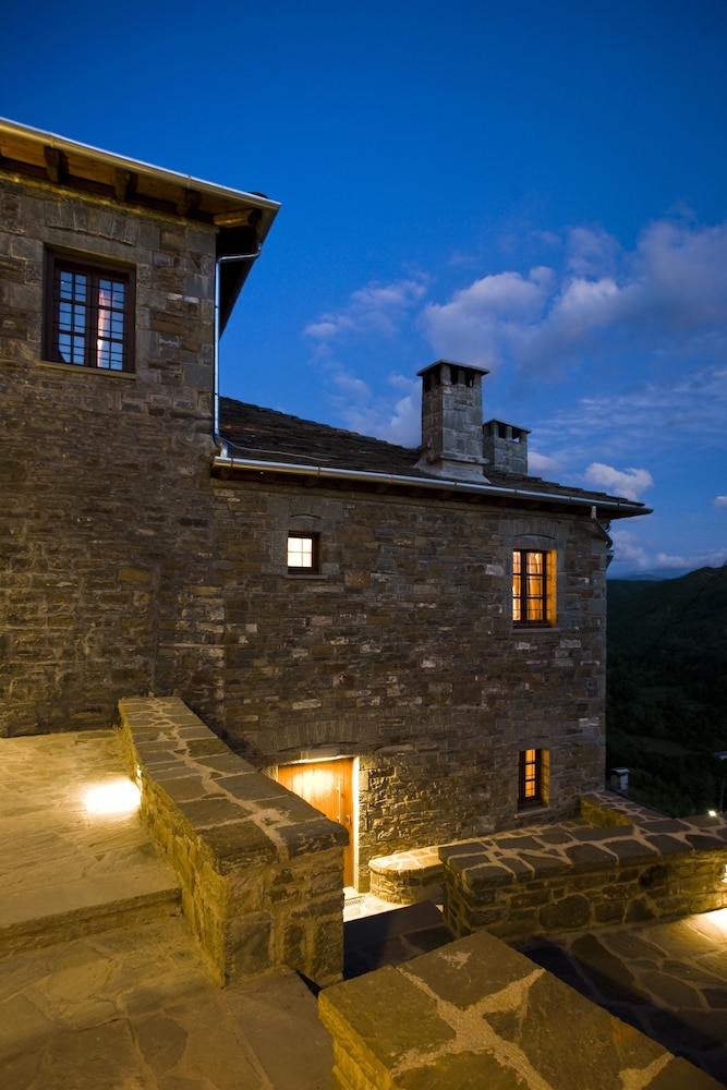 Kipi Suites 2/50