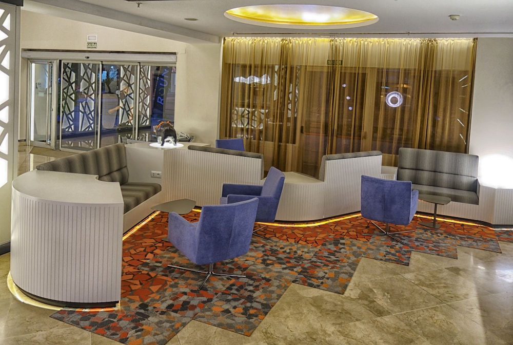 Hotel Vertice Sevilla 46/67