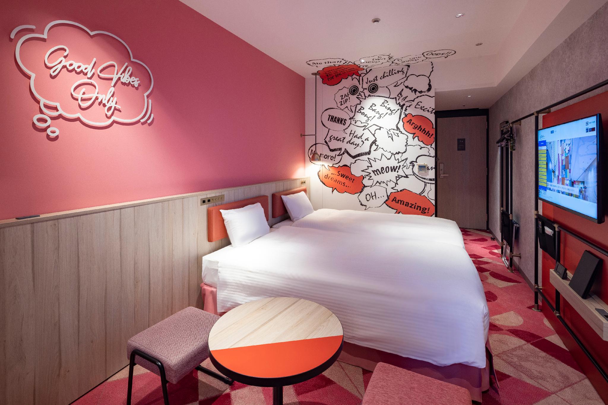 CASUAL, TWIN BEDS, HIGH FLOOR
