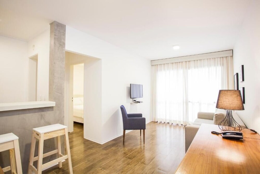 TRAVEL INN PARK AVENUE 32/50